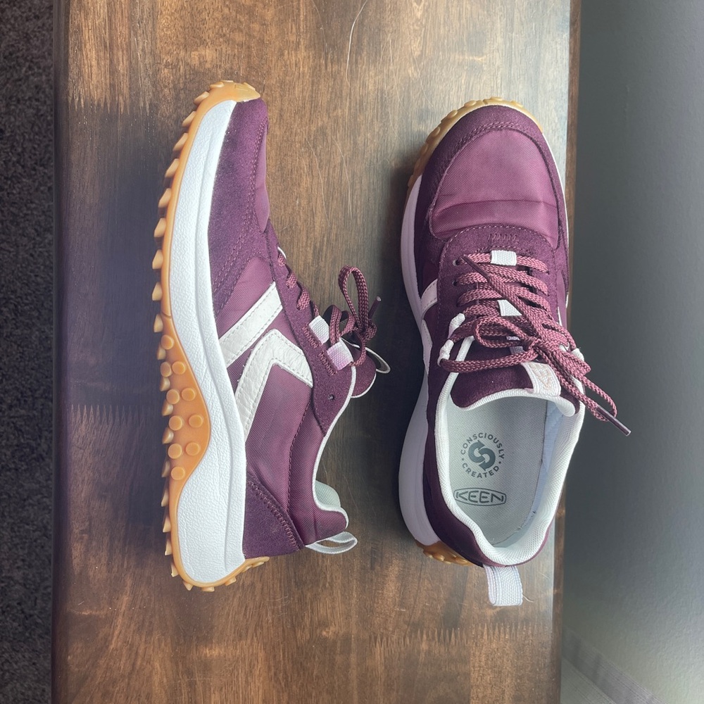 Keen Women's KS86 Burgundy and White Sneakers